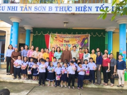Ninh Thuận: Ban Từ thiện Xã hội huyện Ninh Sơn tổ chức trung thu cho em