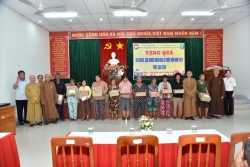 Phật giáo Tp Phan Rang - Tháp Chàm trao tặng quà từ thiện nhân Đại lễ Phật đản PL: 2568